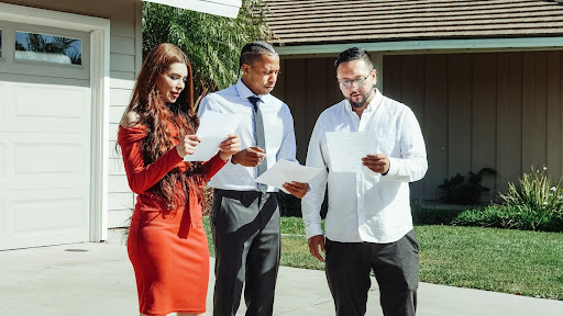A buyer's agent working for the real estate buyers